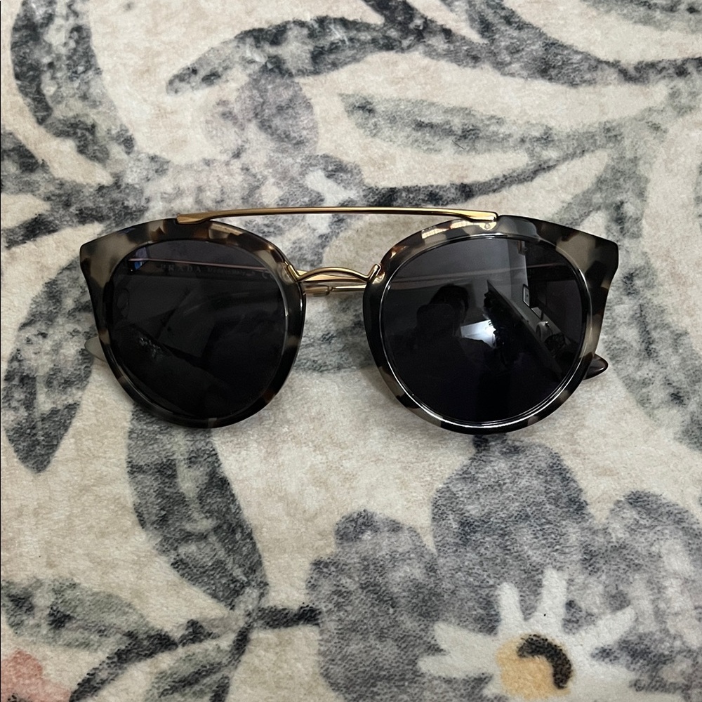 Stylish Black and Gold Sunglasses